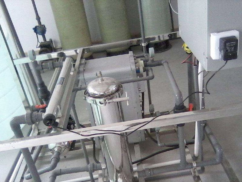 EDI系統(tǒng)是在壓力作用下，水透過反滲透膜成為純水